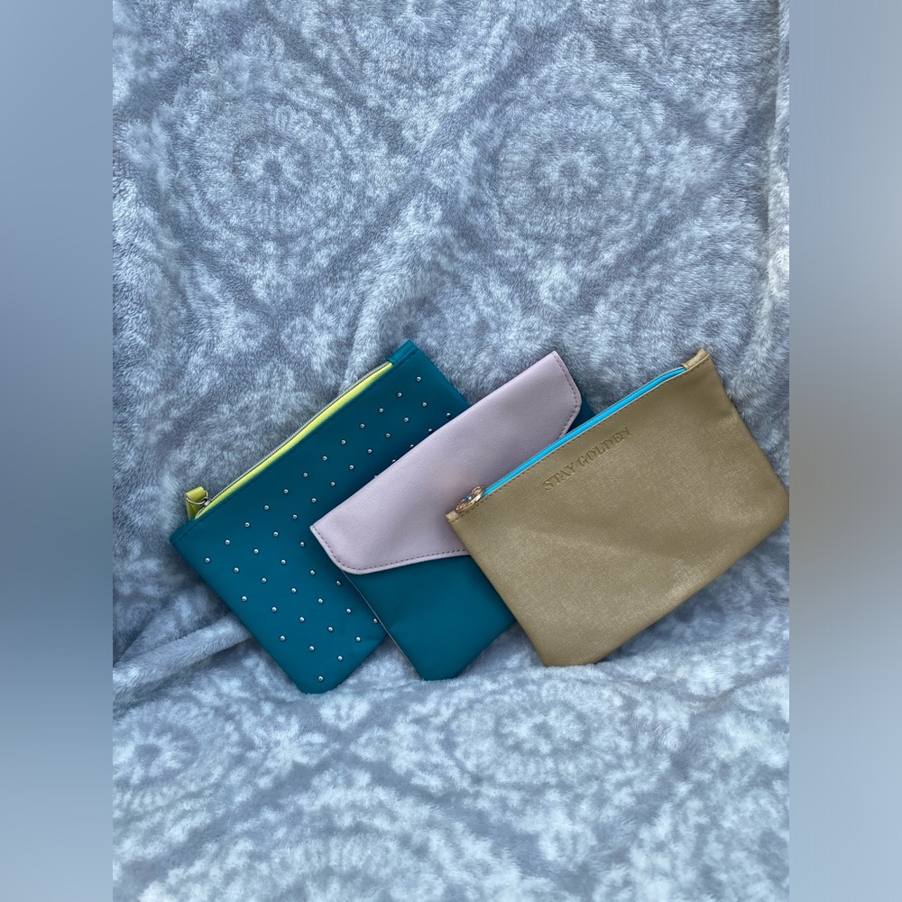 Ipsy Makeup/Cosmetics Glam Bag.